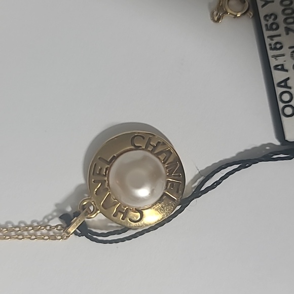 Chanel charm with chain - Picture 2 of 7